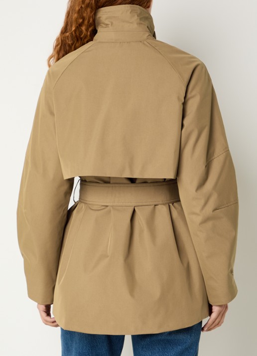 Elvine Roya trenchcoat met opstaande kraag en strikceintuur - achterkant camel