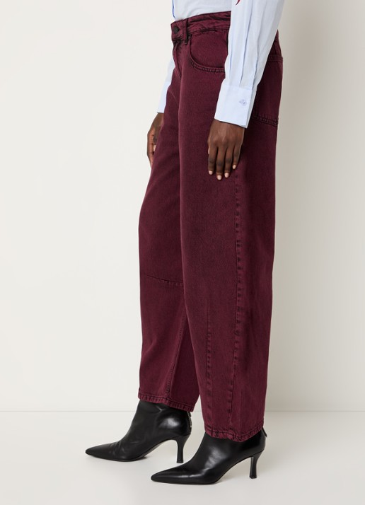 Essentiel Antwerp Impressive high waist loose fit jeans met gekleurde wassing - detail 3 bordeauxrood
