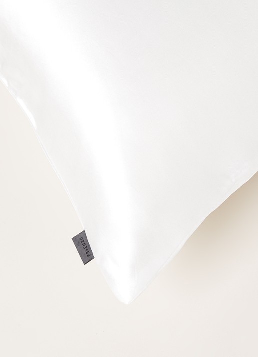 Essenza Dallas Oyster beauty kussensloop van satijn - detail 3 gebroken wit