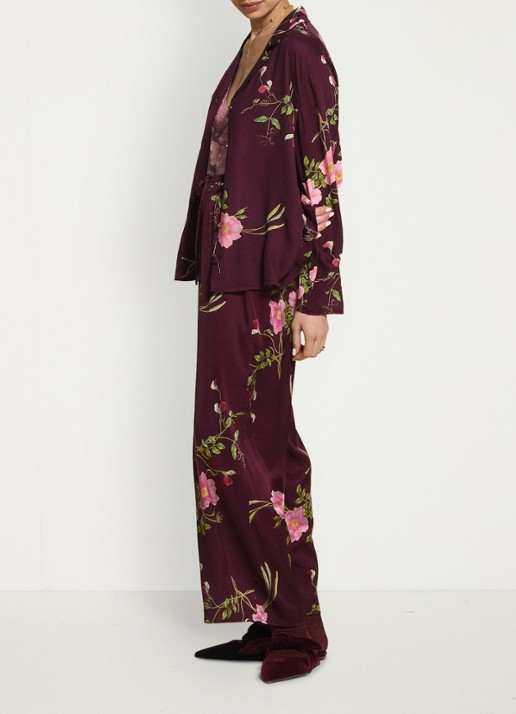 Essenza Elodie Maren loungetop met bloemenprint - detail 5 donkerrood
