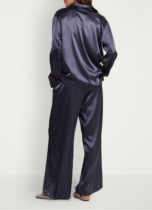 Essenza Ida loungebroek met glanzende finish - detail 4 donkerblauw