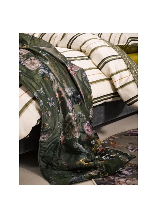 Essenza Isabelle plaid met bloemenprint 170 x 135 cm - voorkant 3 mosgroen