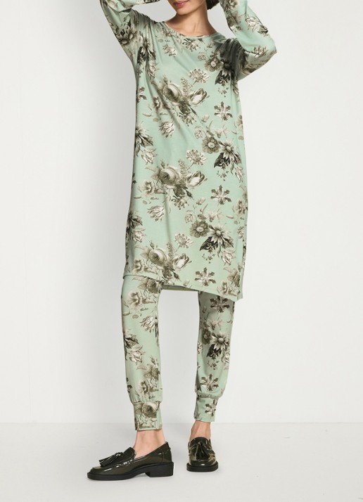 Essenza Jules Florean loungebroek met bloemenprint - achterkant 5 groen