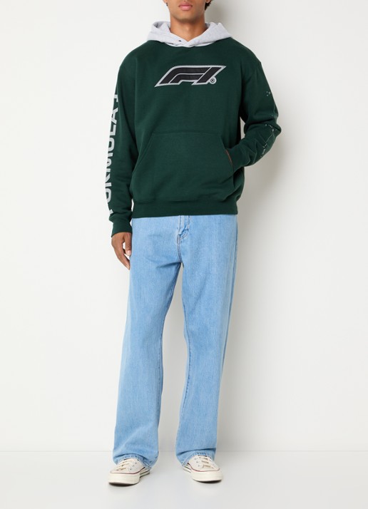 F1 All Hands hoodie met logo- en backprint - voorkant 2 donkergroen