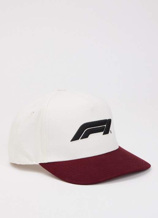 F1 Pet met logoborduring  - voorkant 2 kersenrood