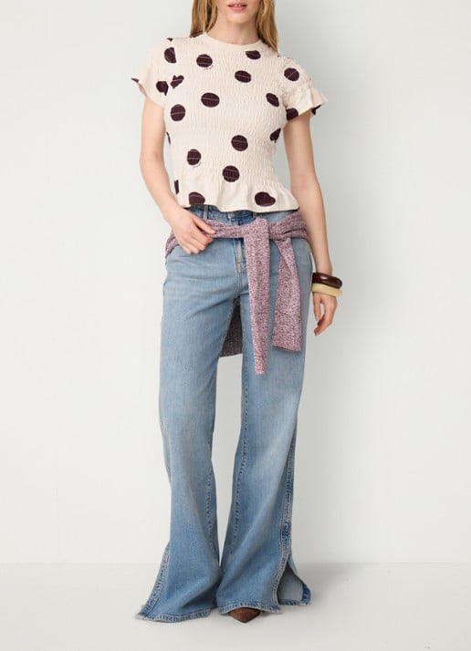 Fabienne Chapot Carmen T-shirt met stippenprint en smockwerk - voorkant 2 gebroken wit