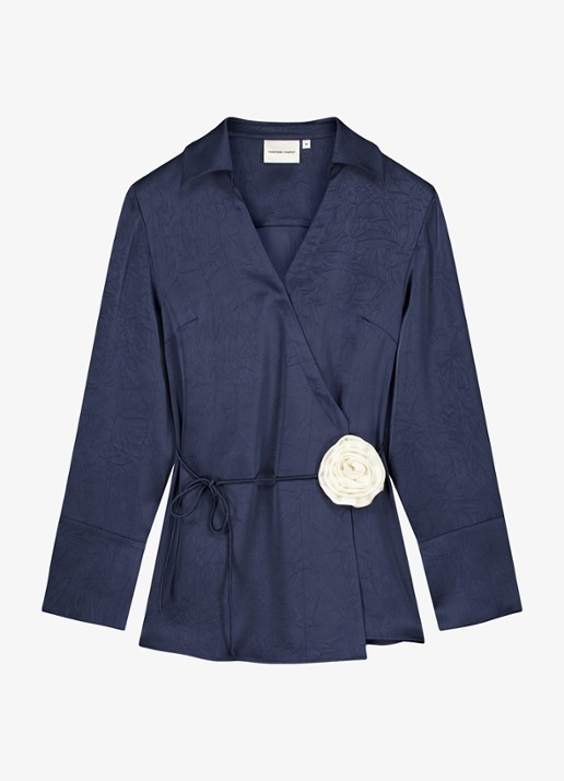 Fabienne Chapot Emma blouse van satijn met strikceintuur - voorkant 4 donkerblauw