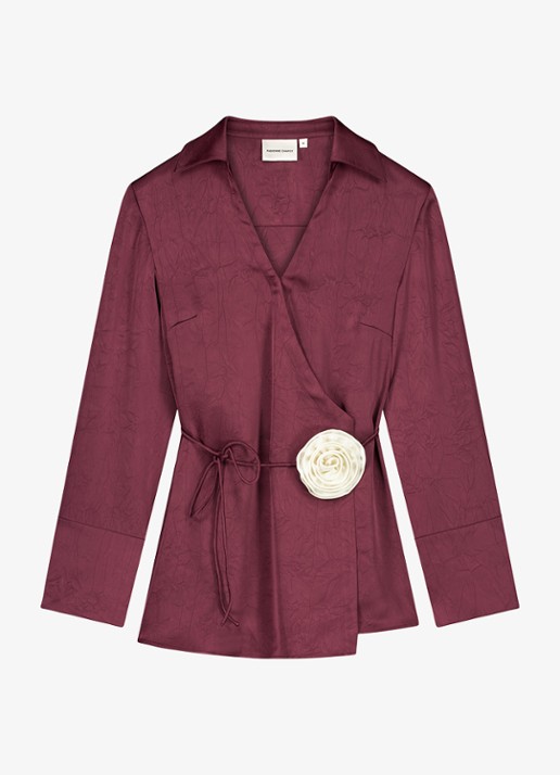 Fabienne Chapot Emma blouse van satijn met strikceintuur - voorkant bordeauxrood