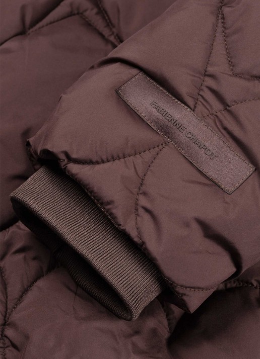 Fabienne Chapot Prisca puffer jack met capuchon en steekzakken - detail 2 chocoladebruin