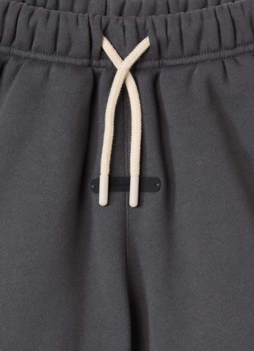 Fear of God Essentials Straight fit korte joggingbroek met logo - detail donkergrijs