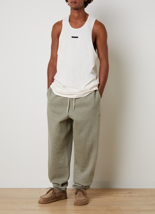 Fear of God Essentials Tanktop met logo - voorkant 5 gebroken wit