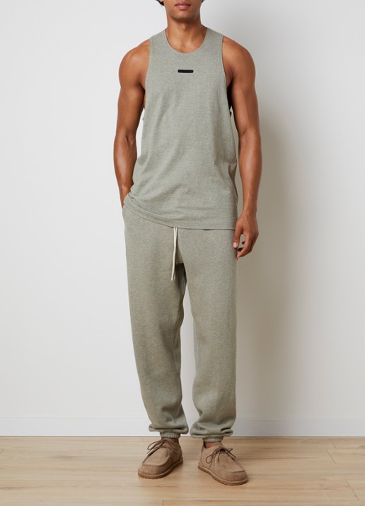 Fear of God Essentials Tanktop met logo - voorkant 2 lichtgrijs