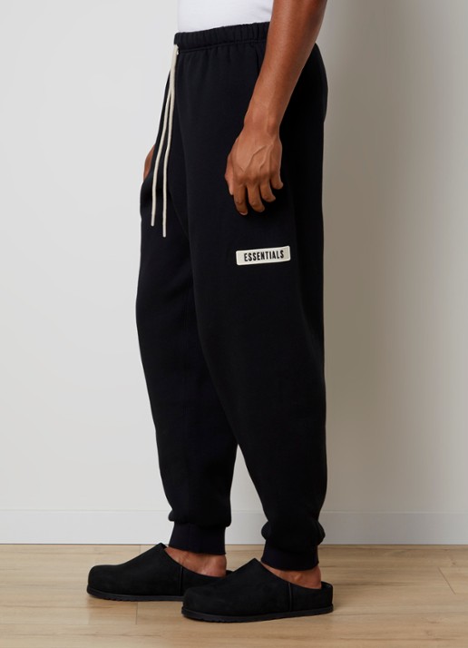 Fear of God Essentials Tapered fit joggingbroek met logo en steekzakken - detail 5 zwart