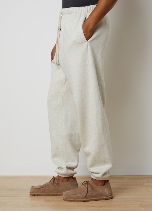 Fear of God Essentials Tapered fit joggingsbroek met steekzakken - detail 5 gebroken wit