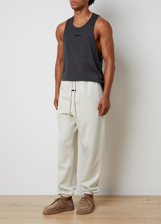 Fear of God Essentials Tapered fit joggingsbroek met steekzakken - voorkant 2 gebroken wit