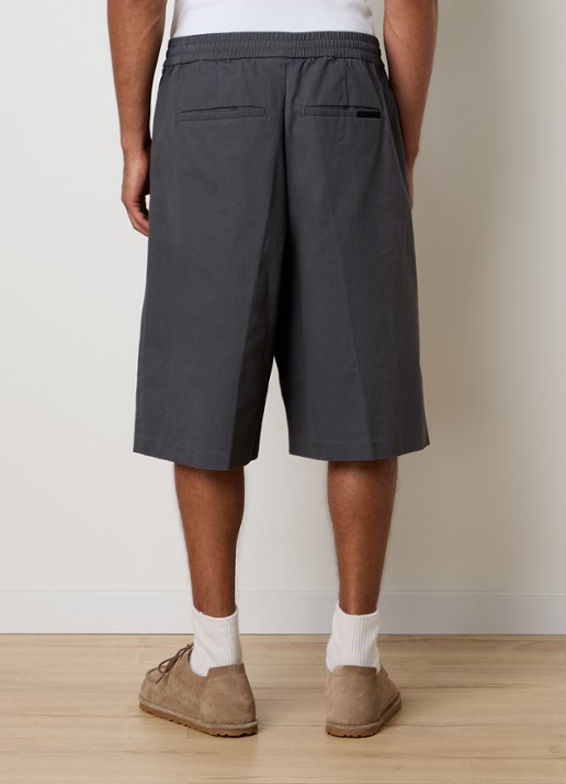 Fear of God Essentials Twill straight fit korte broek met steekzakken - achterkant donkergrijs