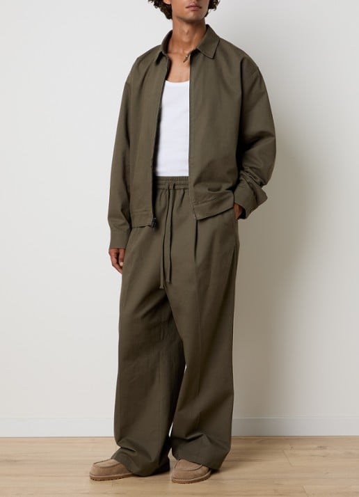 Fear of God Essentials Wide fit broek met steekzakken - voorkant 2 bronsgroen