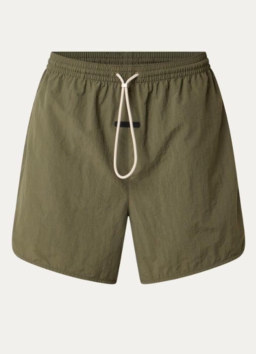 Fear of God Essentials Zwemshort met steekzakken - voorkant bronsgroen