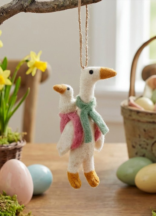 Felt So Good Mother Goose kersthanger 14 cm - detail gebroken wit