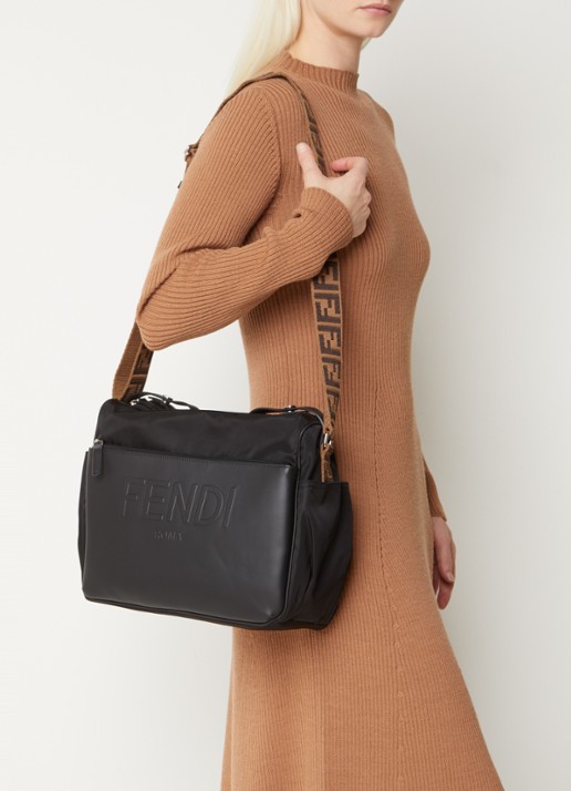 Fendi Luiertas met kalfsleren details en logo - voorkant 6 zwart