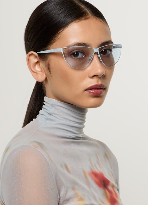 Fendi Retro zonnebril FE40138U - voorkant 2 lichtblauw