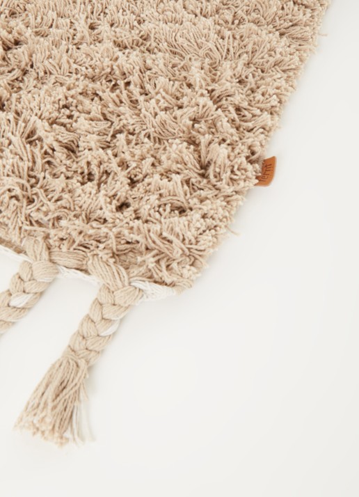 ferm LIVING Amass Long Pile vloerkleed 140 x 70 cm - detail zand