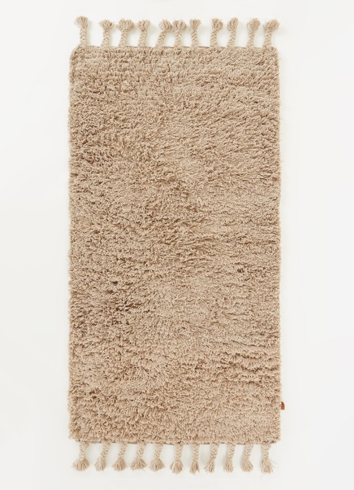 ferm LIVING Amass Long Pile vloerkleed 140 x 70 cm - voorkant 3 zand