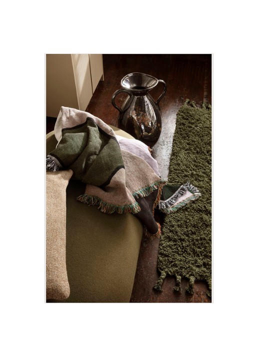 ferm LIVING Ammas vloerkleed 70 x 50 cm - voorkant 2 donkergroen
