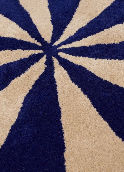ferm LIVING Arch Tufted vloerkleed 130 cm - detail blauw