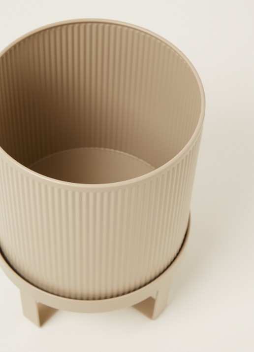 ferm LIVING Bau plantenbak van staal voor binnen - 24 cm  - detail 3 zand