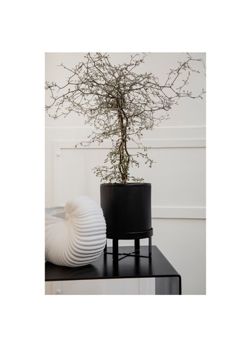 ferm LIVING Bau Pot plantenbak voor binnen 18 x 24 cm - voorkant 2 zwart