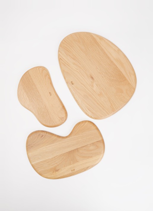 ferm LIVING Cairn snijplank van eikenhout set van 3 - voorkant 2 beige