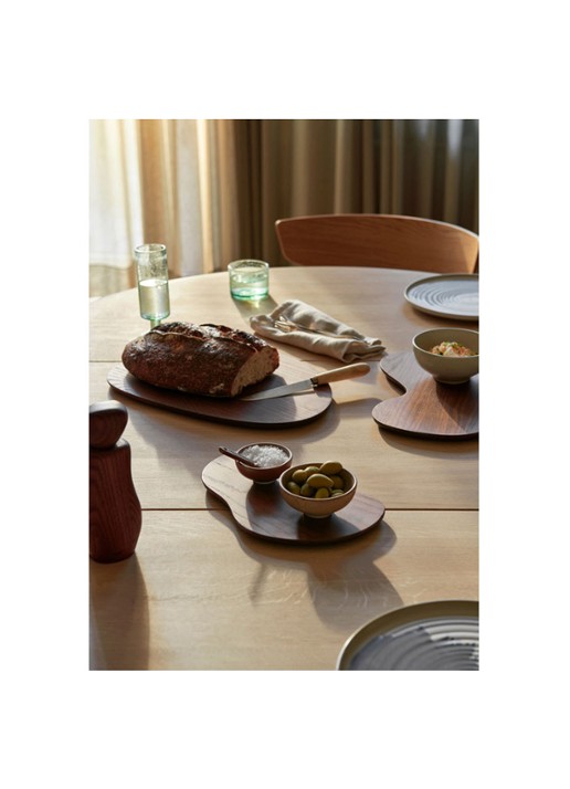 ferm LIVING Cairn snijplank van essenhout set van 3 - voorkant 2 donkerbruin