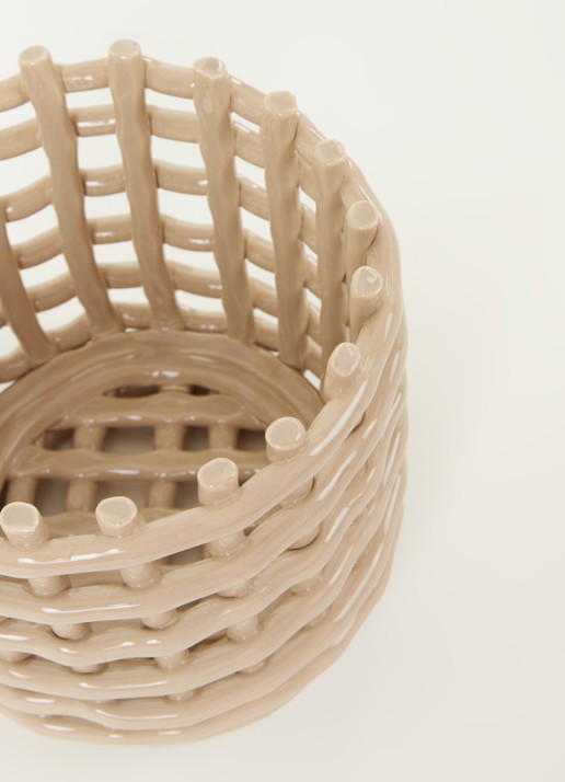 ferm LIVING Ceramic Small mand van keramiek  - detail 3 zand