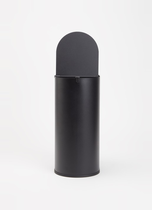 ferm LIVING Enkel prullenbak met deksel 6,6 L - voorkant 2 zwart
