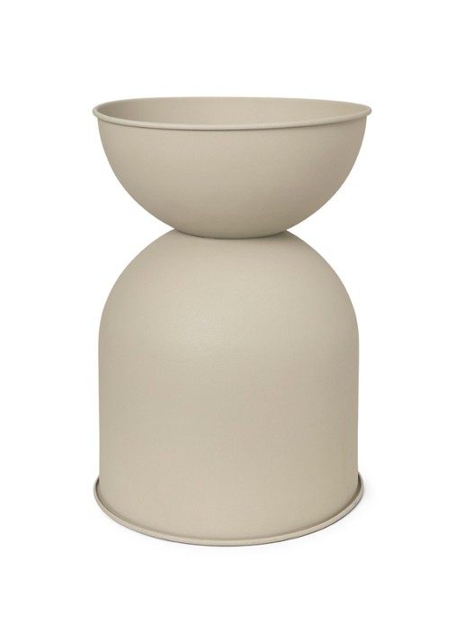 ferm LIVING Hourglass bloempot van gepoedercoat ijzer voor binnen Ø40 cm - voorkant 4 donkerbeige
