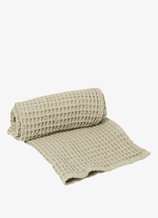 ferm LIVING lceledon badhanddoek 50 x 100 cm - voorkant 2 lichtgroen