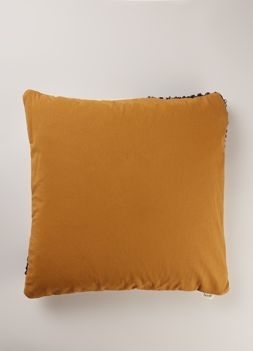 ferm LIVING Loop Mount sierkussen 50 x 50 cm - detail gebroken wit