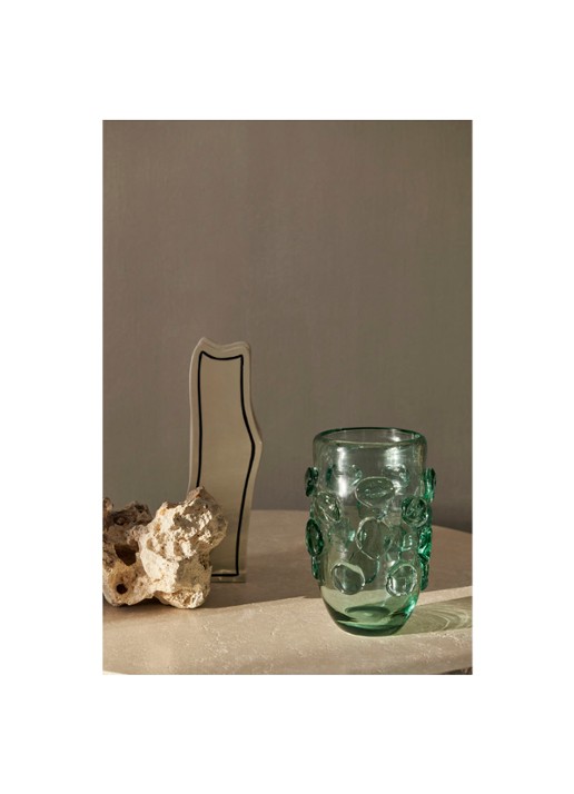 ferm LIVING Lump siervaas 17 cm - voorkant 2 groen
