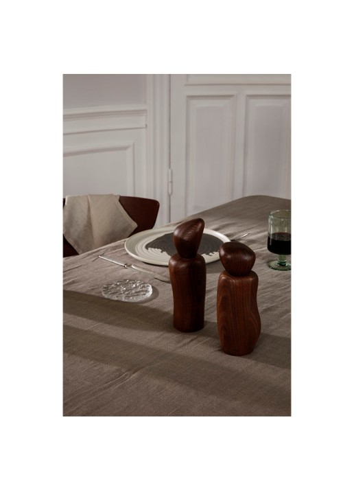 ferm LIVING Pebble zout- en pepermolen 21 cm - voorkant 2 donkerbruin