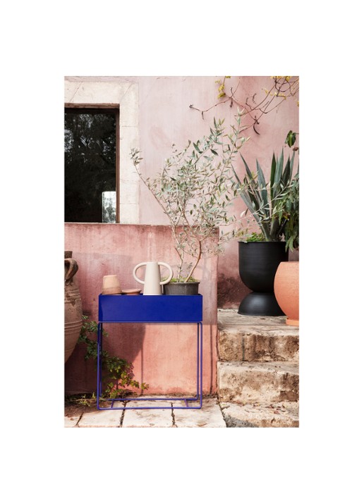 ferm LIVING Plant Box plantenbak van metaal voor binnen 25 x 60 cm - detail 3 donkerblauw