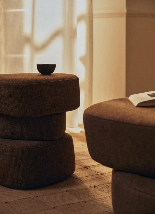 ferm LIVING Plyo poef 43 x 46 cm - voorkant 2 donkerbruin