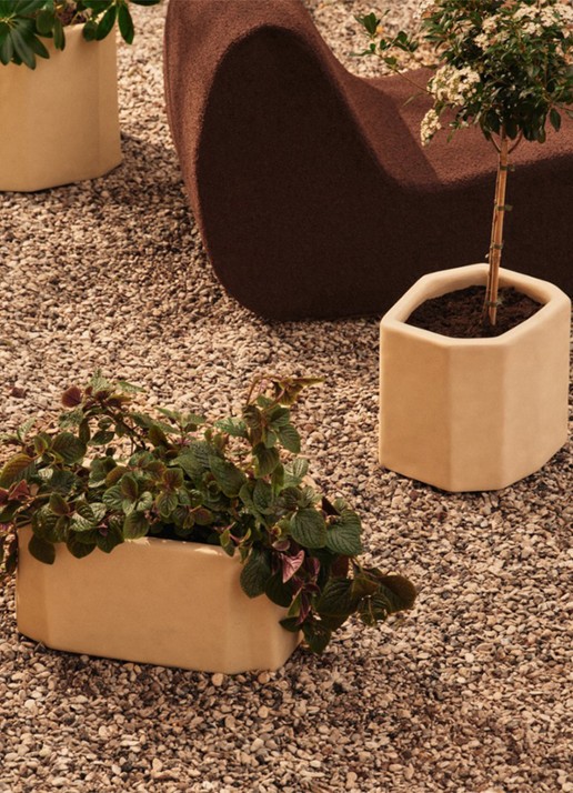 ferm LIVING Staffa bloempot voor binnen en buiten 35 x 46 cm - voorkant 2 ivoor