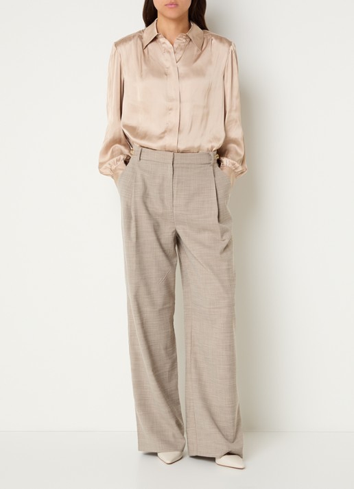 Fifth House Oslo blouse van satijn met schoudervulling - voorkant 2 beige
