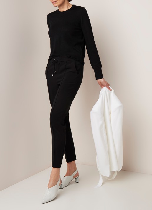 Filippa K Fiona cropped jogger van jersey - voorkant 2 zwart