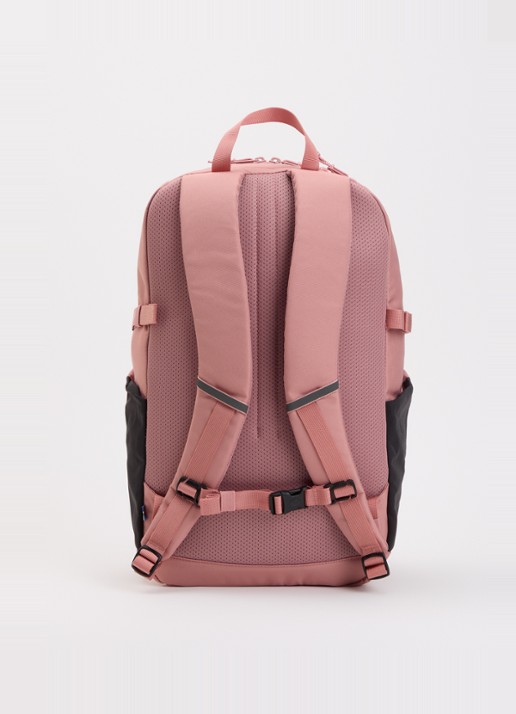Fjällräven Skule 24 rugzak met 15 inch laptopvak - achterkant zalmroze