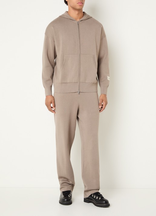 FLÂNEUR Atelier fijngebreid vest met capuchon en steekzakken - voorkant 5 taupe