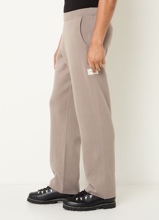 FLÂNEUR Atelier straight fit broek met logo en steekzakken - detail 2 taupe