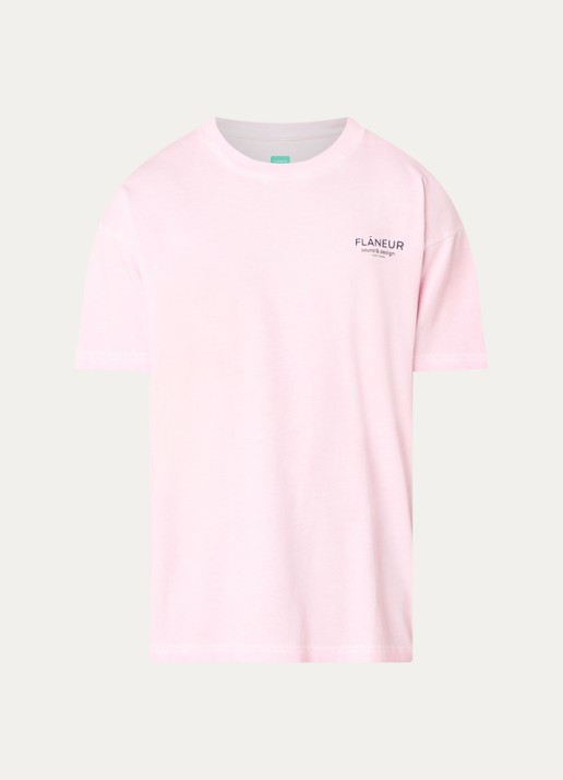 FLÂNEUR Sound & Design Studio Member T-shirt met logo- en backprint - voorkant roze