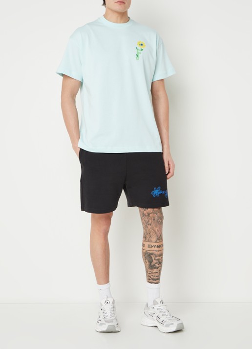 FLÂNEUR Tortuous T-shirt met logo- en backprint - voorkant 3 mint
